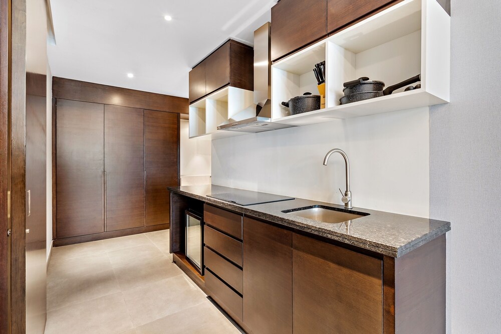 Luxury Room With Kitchenette - Canal View at Ramee Dream Hotel Downtown - Photo 3